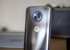 TENAA上可能的摩托罗拉MotoX40目击显示四曲面显示器