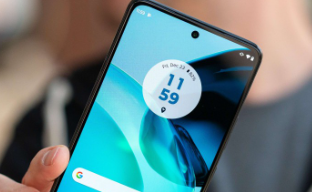 摩托罗拉MotoG72智能手机正在接受审查