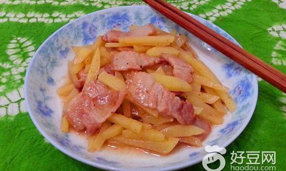 五花肉炒土豆丁怎么做？ 五花肉烧土豆