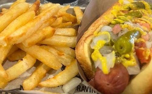 CraveHotDogs&BBQ在佛罗里达州奥卡拉开业